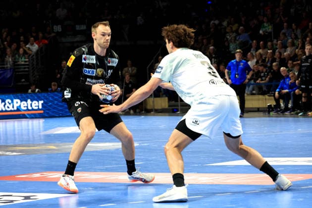 DEU, Machineseeker EHF Champions League, Fuechse Berlin vs. HBC Nantes, 12.03.2026, Max-Schmeling-Halle, Berlin, DEU, Machineseeker EHF Champions League, Fuechse Berlin vs. HBC Nantes, im Bild Mathias Gidsel (Fuechse Berlin 19), Thibaud Briet (HBC Nantes 3)