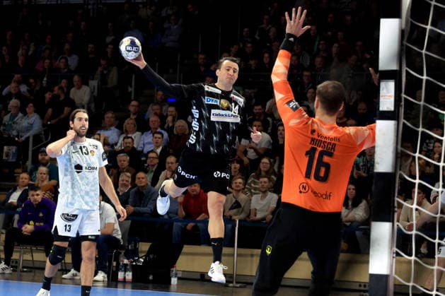 DEU, Machineseeker EHF Champions League, Fuechse Berlin vs. HBC Nantes, 12.03.2026, Max-Schmeling-Halle, Berlin, DEU, Machineseeker EHF Champions League, Fuechse Berlin vs. HBC Nantes, im Bild Aitor Arino (Fuechse Berlin 14), Ignacio Biosca (HBC Nantes 16)