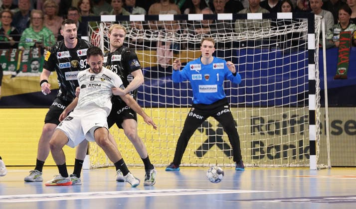 Mijajlo Marsenic, Matthes Langhoff, Ian Tarrafeta, Torwart Lasse Ludwig Zweikampf Spielszene Aktion Handball CL Championsleague Champions League Herren 14. Spieltag Saison 2025 2026 12.03.2026 Füchse Berlin vs HBC Nantes in der Max Schmeling Halle