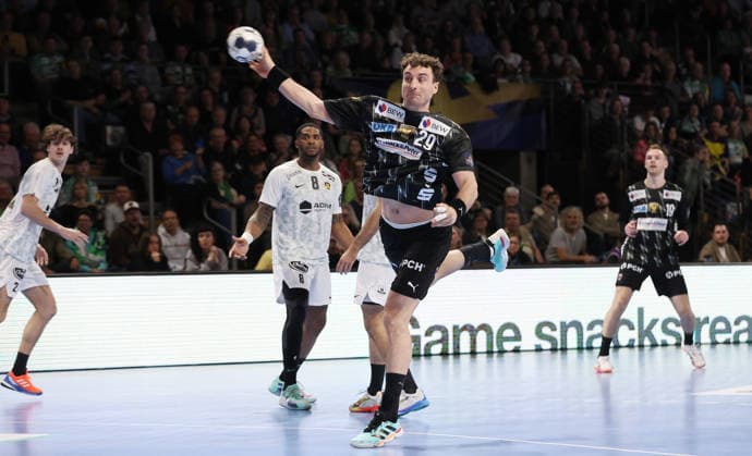 Lukas Herburger am Ball Einzelbild Freisteller Aktion Handball CL Championsleague Champions League Herren 14. Spieltag Saison 2025 2026 12.03.2026 Füchse Berlin vs HBC Nantes in der Max Schmeling Halle