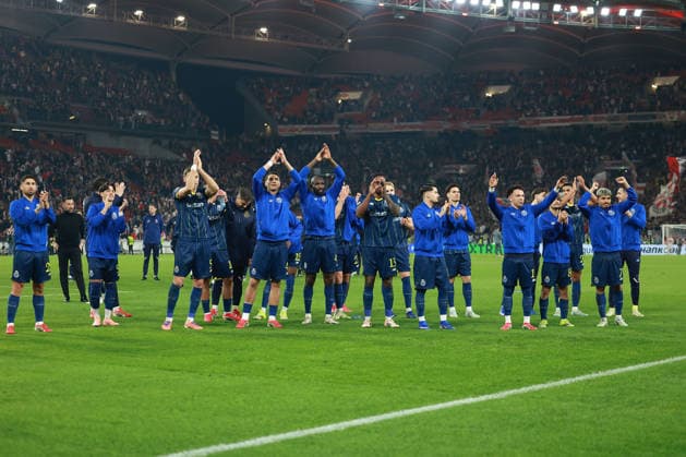 FBL- UEFA Europa League Round of 16 first leg 2025-26 VfB Stuttgart - FC Porto Team from FC Porto applauds the fans after the match, UEFA Europa League Round of 16 first leg soccer match between VfB Stuttgart and FC Porto at the Stuttgart Arena in Stuttgart, Germany, March 12, 2026 Copyright: JoaquimxFerreira