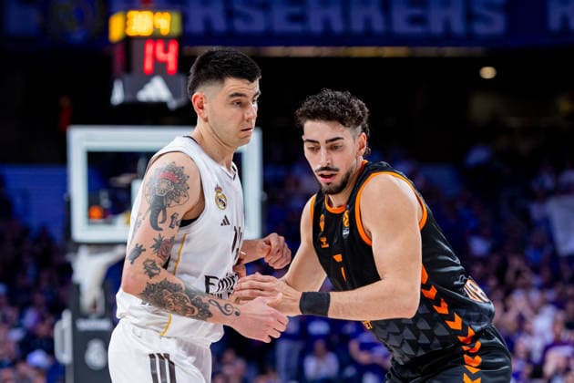 ESP: Real Madrid v Valencia Basket. Euroleague. Gabriel Deck of Real Madrid and Puerto (Valencia) during the Euroleague match, between Real Madrid and Valencia Basket played at Movistar Arena Stadium on March 12, 2026 in Madrid Spain Madrid Spain Basketball Copyright: xAlbaxPachecox xAgenciaxLOFx