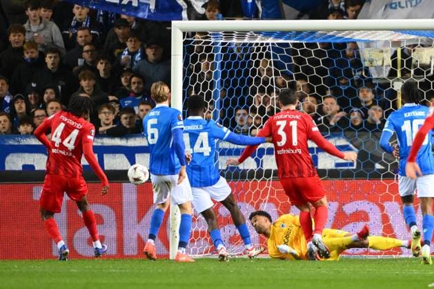 KRC Genk v Freiburg - UEFA Europa League GENK, BELGIUM - MARCH 12 : Johan Manzambi midfielder of Freiburg scores a goal, Lawal Tobias goalkeeper of KRC Genk during the UEFA Europa League 2025 26 round of 16 match first leg between KRC Genk and Freiburg on March 12, 2026 in Genk, Belgium, 12 03 2026 Genk Belgium  Copyright: xVincentxKalutx