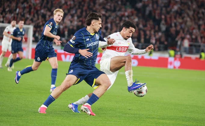 12.03.26 VfB Stuttgart - FC Porto Deutschland, Stuttgart, 12.03.2026, Fussball, UEFA Europa League, Achtelfinale, VfB Stuttgart - FC Porto: Tiago Thomas VFB re. Gabriel Veiha li.Porto.