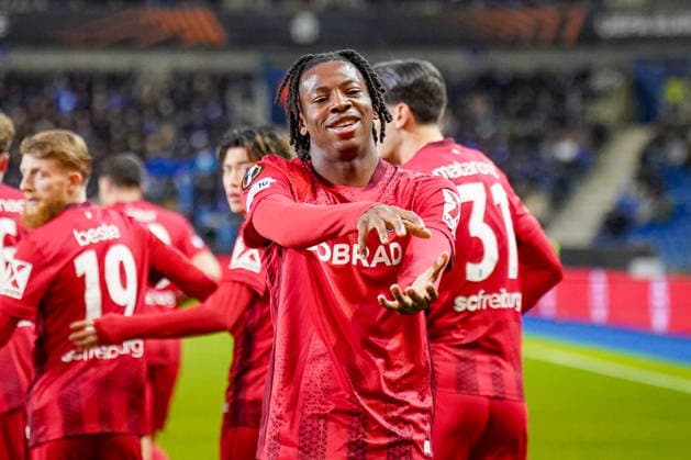 Belgien: Fussball Europa League 2025 - 2026, Achtelfinale - KRC Genk vs SC Freiburg - Cegeka Arena (Genk): Tor und Torjubel zum 0:1 durch Johan Manzambi (SC Freiburg, 44) Freude, Emotionen, Jubel - Tor wird aber nach VAR Entscheidung annulliert Copyright: xJOERANxSTEINSIEKx