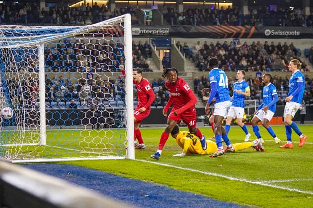 Belgien: Fussball Europa League 2025 - 2026, Achtelfinale - KRC Genk vs SC Freiburg - Cegeka Arena (Genk): Tor und Torjubel zum 0:1 durch Johan Manzambi (SC Freiburg, 44) Freude, Emotionen, Jubel - Tor wird aber nach VAR Entscheidung annulliert Copyright: xJOERANxSTEINSIEKx