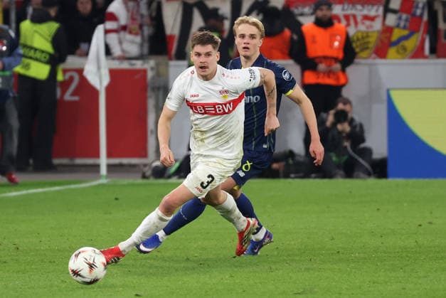 12.03.2026, Stuttgart, Fußball UEFA Europa League, Saison 2025-2026, VfB Stuttgart vs. FC Porto, v.l. Ramon Hendriks (VfB), Victor Froholdt (FC)