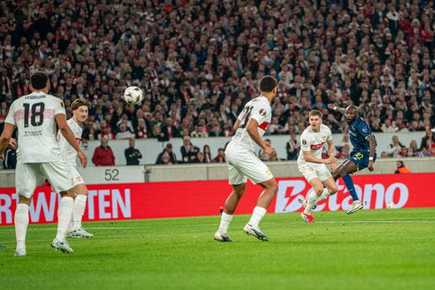 12.03.2026, xdaymx, Fussball UEFA Europa League, VfB Stuttgart - FC Porto Seko Fofana mit einem Torschuss (DFL DFB REGULATIONS PROHIBIT ANY USE OF PHOTOGRAPHS as IMAGE SEQUENCES and or QUASI-VIDEO) Stuttgart
