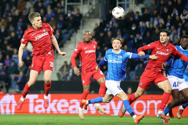 12.03.2026, xrekx, Fussball UEFA Europa League, KRC Genk - SC Freiburg v.l. Matthias Ginter (SC Freiburg) Matte Smets (KRC Genk) Igor Matanovic (SC Freiburg) (DFL DFB REGULATIONS PROHIBIT ANY USE OF PHOTOGRAPHS as IMAGE SEQUENCES and or QUASI-VIDEO) Genk