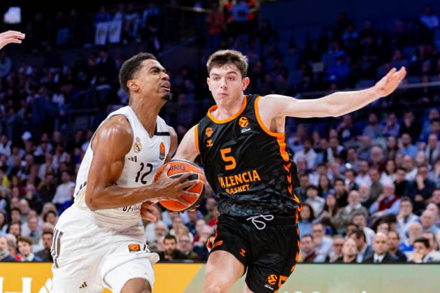 ESP: Real Madrid v Valencia Basket. Euroleague. Theo Maledon of Real Madrid and De Larrea (Valencia) during the Euroleague match, between Real Madrid and Valencia Basket played at Movistar Arena Stadium on March 12, 2026 in Madrid Spain Madrid Spain Basketball Copyright: xAlbaxPachecox xAgenciaxLOFx