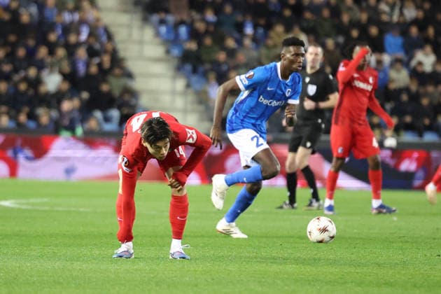 12.03.2026, xrekx, Fussball UEFA Europa League, KRC Genk - SC Freiburg v.l. Yuito Suzuki (SC Freiburg) verletzt, Verletzung, Schmerz, Schmerzen, injured, injury, pain, pains Ibrahima Sory Bangoura (KRC Genk) (DFL DFB REGULATIONS PROHIBIT ANY USE OF PHOTOGRAPHS as IMAGE SEQUENCES and or QUASI-VIDEO) Genk