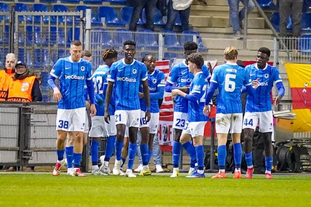 Belgien: Fussball Europa League 2025 - 2026, Achtelfinale - KRC Genk vs SC Freiburg - Cegeka Arena (Genk): Tor und Torjubel zum 1:0 durch Zakaria El Ouahdi (KRC Genk, 77) Freude, Emotionen, Jubel Copyright: xJOERANxSTEINSIEKx