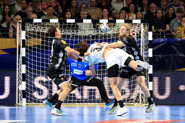 DEU, Machineseeker EHF Champions League, Fuechse Berlin vs. HBC Nantes, 12.03.2026, Max-Schmeling-Halle, Berlin, DEU, Machineseeker EHF Champions League, Fuechse Berlin vs. HBC Nantes, im Bild Lasse Ludwig (Fuechse Berlin 1), Lukas Herburger (Fuechse Berlin 29), Matthes Langhoff (Fuechse Berlin 25), Thibaud Briet (HBC Nantes 3)