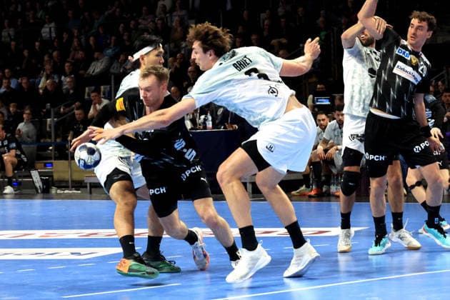DEU, Machineseeker EHF Champions League, Fuechse Berlin vs. HBC Nantes, 12.03.2026, Max-Schmeling-Halle, Berlin, DEU, Machineseeker EHF Champions League, Fuechse Berlin vs. HBC Nantes, im Bild Mathias Gidsel (Fuechse Berlin 19), Shuichi Yoshida (HBC Nantes 5), Thibaud Briet (HBC Nantes 3)