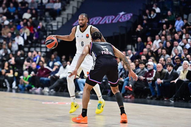 BASKET : Paris Basket vs ASVEL - Euroleague - 12 03 2026 BRAIAN ANGOLA of ASVEL and JUSTIN ROBINSON of Paris Basket during the Euroleague match between Paris Basketball and LDLC ASVEL Villeurbanne at Adidas Arena on March 12, 2026 in Paris, France. ( Photo by Federico Pestellini PSNewz ) - ParisFrance  Copyright: xFedericoxPestellinix