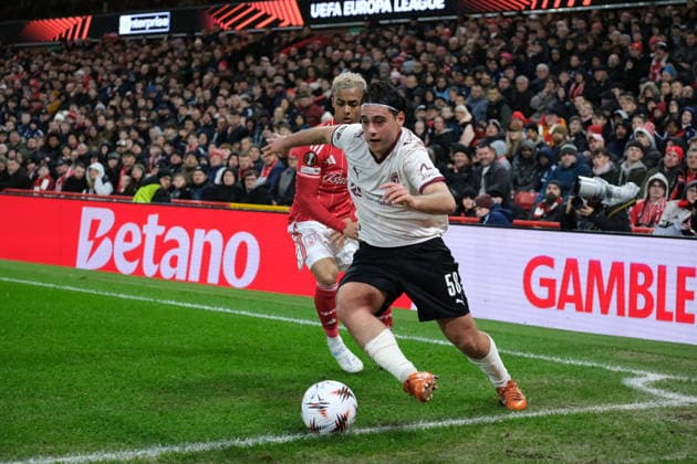 Aral Simsir of FC Midtjylland Omari Hutchinson of Nottingham Forest seen in action during the UEFA Europa league football match between Nottingham Forest and FC Midtjylland at City Ground in Nottingham. Copyright: xPaulxBonserx xSportsxPressxPhotox Sportspressphoto_SPR108522