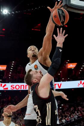 Turkish Airlines EuroLeague Basketball, FC Bayern Munich Basketball vs Anadolu Efes Istanbul, München FC Bayern Basketball, Munich FC Bayern Basketball, Istanbul Anadolu Efes, 2026-03-12 in München (SAP Garden) OBST Andreas (FC Bayern Munich Guard (G) Nr13-BAY13), DESSERT Brice (Anadolu Efes Istanbul Center (C) Nr13-EFS13) sportworld München SAP Garden Bayern Deutschland