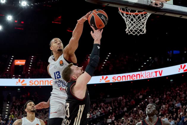 Turkish Airlines EuroLeague Basketball, FC Bayern Munich Basketball vs Anadolu Efes Istanbul, München FC Bayern Basketball, Munich FC Bayern Basketball, Istanbul Anadolu Efes, 2026-03-12 in München (SAP Garden) OBST Andreas (FC Bayern Munich Guard (G) Nr13-BAY13), DESSERT Brice (Anadolu Efes Istanbul Center (C) Nr13-EFS13) sportworld München SAP Garden Bayern Deutschland