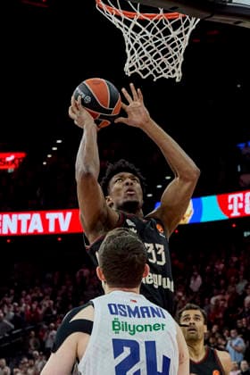 Turkish Airlines EuroLeague Basketball, FC Bayern Munich Basketball vs Anadolu Efes Istanbul, München FC Bayern Basketball, Munich FC Bayern Basketball, Istanbul Anadolu Efes, 2026-03-12 in München (SAP Garden) MCCORMACK David (FC Bayern Munich Center (C) Nr33-BAY33), OSMANI Ercan (Anadolu Efes Istanbul Forward (F) Nr24-EFS24) sportworld München SAP Garden Bayern Deutschland
