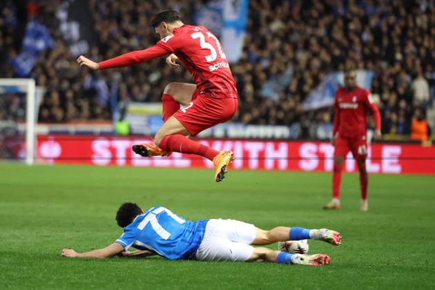 12.03.2026, xrekx, Fussball UEFA Europa League, KRC Genk - SC Freiburg v.l. Vincenzo Grifo (SC Freiburg) Zakaria El Ouahdi (KRC Genk) Zweikampf, Aktion, action, battle for the ball (DFL DFB REGULATIONS PROHIBIT ANY USE OF PHOTOGRAPHS as IMAGE SEQUENCES and or QUASI-VIDEO) Genk