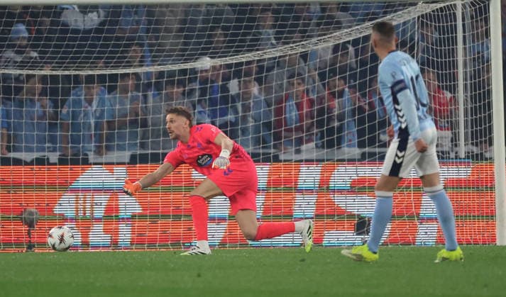 ESP: Real Celta v Olympique Lyonnais, EuropaLeague, 12 March 2026 Ionut Radu of Real Club Celta de Vigo in action during the UEFA Europe League KO poff, 2st leg between Real Club Celta de Vigo and Olympique Lyonnais at Stadium Municipal ABANCA Balaidos on March 12,2026 in Vigo (Spain) (Photo by Luis de la Mata SportPix Sipa USA Vigo Stadium Municipal Balaidos ABANC Galicia Spain Copyright: xLuisxdexlaxMatax xsportPix.org.ux