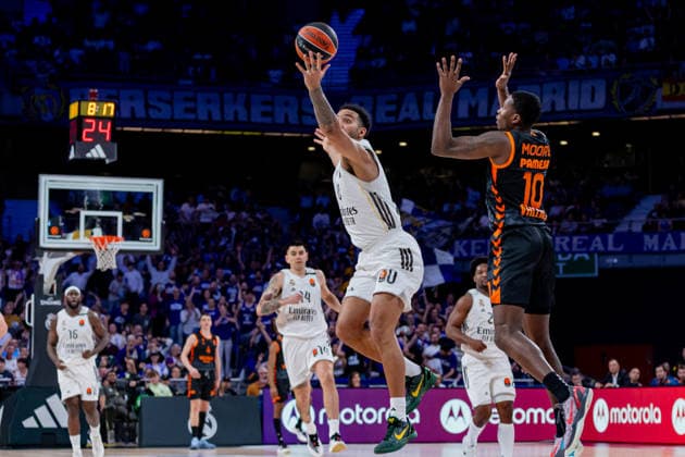 ESP: Real Madrid v Valencia Basket. Euroleague. Trey Lyles of Real Madrid and Moore (Valencia) during the Euroleague match, between Real Madrid and Valencia Basket played at Movistar Arena Stadium on March 12, 2026 in Madrid Spain Madrid Spain Basketball Copyright: xAlbaxPachecox xAgenciaxLOFx