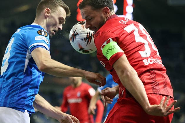 12.03.2026, xrekx, Fussball UEFA Europa League, KRC Genk - SC Freiburg v.l. Bryan Heynen (KRC Genk) Christian Günter Guenter (SC Freiburg) Zweikampf, Aktion, action, battle for the ball (DFL DFB REGULATIONS PROHIBIT ANY USE OF PHOTOGRAPHS as IMAGE SEQUENCES and or QUASI-VIDEO) Genk