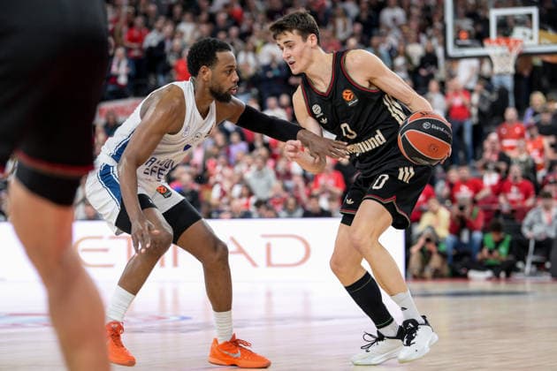 Basketball, Euroleague, 20260312, FC Bayern München - Anadolu Efes Istanbul. Im Bild v.l. Jordan LOYD (Istanbul, 3), Neno DIMITRIJEVIC (Bayern, 0). München SAP Garden Bayern Deutschland Copyright: Passion2Press.dex xMarkusxFischex