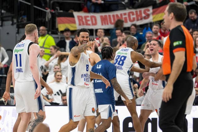 Basketball, Euroleague, 20260312, FC Bayern München - Anadolu Efes Istanbul. Im Bild Schlussjubel, Nick WEILER-BABB (Istanbul, 8). München SAP Garden Bayern Deutschland Copyright: Passion2Press.dex xMarkusxFischex