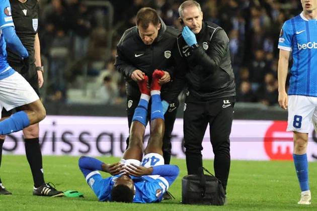 12.03.2026, xrekx, Fussball UEFA Europa League, KRC Genk - SC Freiburg v.l. Josuà Kongolo (KRC Genk) verletzt, Verletzung, Schmerz, Schmerzen, injured, injury, pain, pains (DFL DFB REGULATIONS PROHIBIT ANY USE OF PHOTOGRAPHS as IMAGE SEQUENCES and or QUASI-VIDEO) Genk