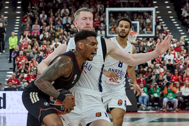 Turkish Airlines EuroLeague Basketball, FC Bayern Munich Basketball vs Anadolu Efes Istanbul, München FC Bayern Basketball, Munich FC Bayern Basketball, Istanbul Anadolu Efes, 2026-03-12 in München (SAP Garden) RATHAN-MAYES Xavier (FC Bayern Munich Guard (G) Nr4-BAY4), SMITS Rolands (Anadolu Efes Istanbul Forward (F) Nr11-EFS11) sportworld München SAP Garden Bayern Deutschland
