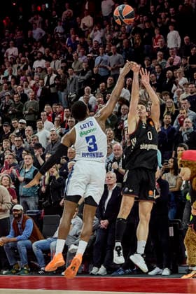 Turkish Airlines EuroLeague Basketball, FC Bayern Munich Basketball vs Anadolu Efes Istanbul, München FC Bayern Basketball, Munich FC Bayern Basketball, Istanbul Anadolu Efes, 2026-03-12 in München (SAP Garden) Foul - Anadolu Efes Istanbul DIMITRIJEVIC Neno (FC Bayern Munich Guard (G) Nr0-BAY0), LOYD Jordan (Anadolu Efes Istanbul Guard (G) Nr3-EFS3) sportworld München SAP Garden Bayern Deutschland