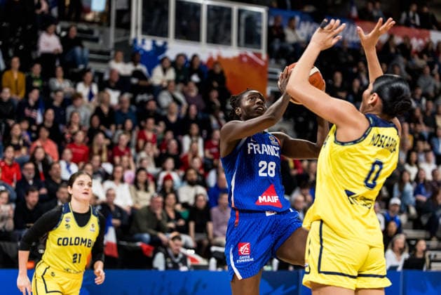 LYON-VILLEURBANNE, FRANCE - MARCH 12: Migna Toure (France, 28) controls the ball against Marta Moscarella (Colombia, 0) during the FIBA Women™s World Cup Qualifying Tournament match between Colombia (COL) vs. France (FRA) at Astroballe on matchday 2 of the FIBA Women™s World Cup Qualifying Tournament on March 12, 2026 in Lyon-Villeurbanne, France. France Copyright: xSteffiexWunderlx