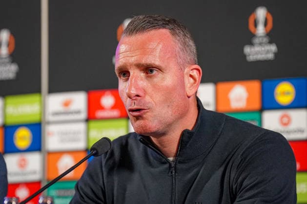 Belgien: Fussball Europa League 2025 - 2026, Achtelfinale - KRC Genk vs SC Freiburg - Cegeka Arena (Genk): Nicky Hayen (Trainer, KRC Genk) Pressekonferenz, Medien Copyright: xJOERANxSTEINSIEKx