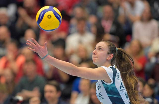 12.3.2026, Chieries Stella Nervini beim Aufschlag, Volleyball, CEV-Cup, Halbfinale, Dresdner SC - Reale Mutua Fenera Chieri, (c) Dresden