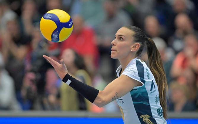 12.3.2026, Chieries Sara Alberti beim Aufschlag, Volleyball, CEV-Cup, Halbfinale, Dresdner SC - Reale Mutua Fenera Chieri, (c) Dresden