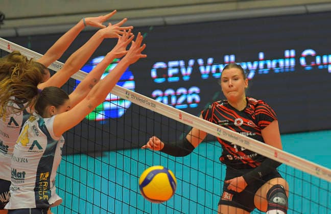 12.3.2026, Dresdens Marta Levinska erfolgreich gegen Chieris Laura Künzler und Anastasia Ceculaev, Volleyball, CEV-Cup, Halbfinale, Dresdner SC - Reale Mutua Fenera Chieri, (c) Dresden