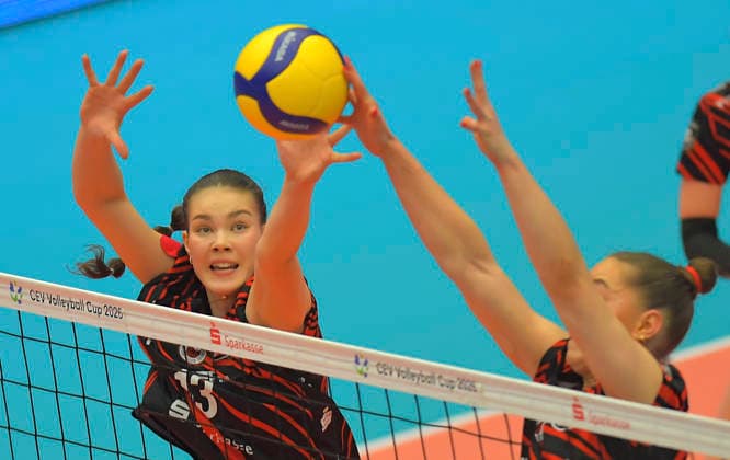 12.3.2026, Dresdens Florentine Rosemann und Dresdens Lorena Lorber Fijok bei einem erfolgreichen Block, Volleyball, CEV-Cup, Halbfinale, Dresdner SC - Reale Mutua Fenera Chieri, (c) Dresden