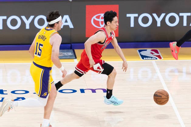 March 12, 2026, Los Angeles, California, USA: Chicago BullsÃ¢â‚¬â ¢ Yuki Kawamura (8) drives past Los Angeles LakersÃ¢â‚¬â ¢ Austin Reaves (15) during an NBA, Basketball Herren, USA basketball game at Crypto.com Arena on Thursday, March 12, 2026 in Los Angeles. NBA 2026: Bulls Vs Lakers  - ZUMAc68_ 20260312_zaf_c68_066 Copyright: xRingoxChiux