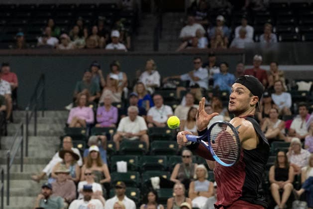 March 12, 2026, Indian Wells, California, USA: JACK DRAPER of Great Britain hits a forehand against Daniil Medvedev of Russia during their quarterfinal match at the BNP Paribas Open at Indian Wells Tennis Garden on March 12, 2026 in Indian Wells, CA. Indian Wells USA - ZUMAl140 20260312_aap_l140_057 Copyright: xShelleyxLiptonx