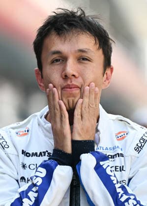 F1 Chinese Grand Prix 2026 - Sprint Qualifying SHANGHAI, CHINA - MARCH 13: Alex Albon of the Atlassian Williams Racing Formula One Team is surrounded by fans while walking through the paddock at the Shanghai International Circuit before the Sprint Qualifying of the 2026 Chinese Grand Prix, in Shanghai, China, on March 13, 2026. Shanghai China  Copyright: xArturxWidakx originalFilename:widak-f1chines260313_npyUC.jpg