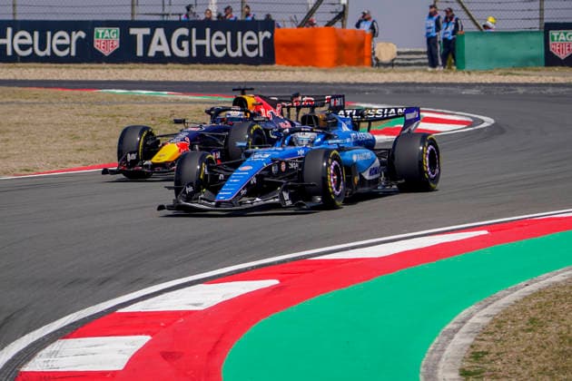 FORMULA ONE CHINESE GRAND PRIX 2026 Alexander Albon 23 (THA) Williams and Max Verstappen 3 (NED) Red Bull Racing in practice during the Formula 1 Heineken Chinese Grand Prix 2026, 2nd round of the 2026 Formula One World Championship, WM, Weltmeisterschaft from March 13 to 15, 2026 at the Shanghai International Circuit, Shanghai, China. Credit: Robbie Hoad Every Second Media Editorial use only. All images are copyright Every Second Media Limited. No images may be reproduced without prior permission. Copyright: xIMAGO EveryxSecondxMediax ESM-1853-0120 RobbiexHoadx xEveryxSecondxMediax