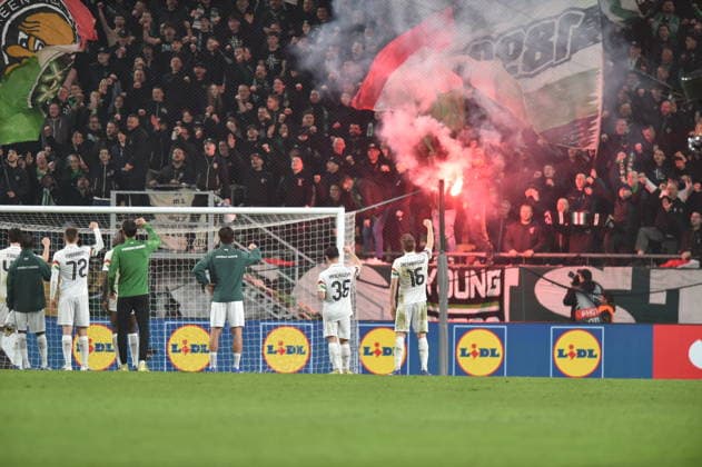 Fußball, EL, Ferencvaros Budapest - Sporting Braga Ferencvarosi TC v SC Braga - UEFA Europa League 2025 26 Round of 16 First Leg The team of Ferencvaros celebrates after winning the Europa League round of 16 first leg match between Ferencvarosi TC and SV Braga in Budapest, Hungary, on March 12. Budapest Budapest Hungary  Copyright: xBalintxSzentgallayx originalFilename:szentgallay-ferencva260312_npkY4.jpg