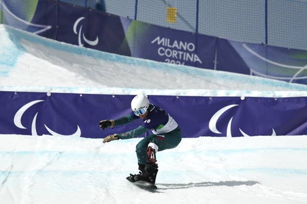 ITALY, CORTINA D AMPEZZO - MARCH 13, 2026: Dmitry Fadeyev of Russia competes in the men s banked slalom SB-LL1 final during the 2026 Winter Paralympic Games at the Tofane Alpine Skiing Centre. Mikhail Tereshchenko TASS  89965143