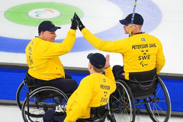 CORTINA, ITALIEN 20260313 Sveriges Ronny Persson och Viljo Petersson Dahl under semifinalen i curling mixad mellan Kina och Sverige i Paralympics pa Cortina Curling Olympic Stadium. *** Bilden ingar i SPORTPAKET. För övriga BETALBILD *** CORTINA ITALIEN x10500x *** CORTINA, ITALY 20260313 Swedens Ronny Persson and Viljo Petersson Dahl during the mixed curling semi-final between China and Sweden in the Paralympics at the Cortina Curling Olympic Stadium Picture in SPORT PACKAGE For others PAY PICTURE CORTINA ITALY x10500x  Copyright: xMagnusxLejhall ParasportxSverige TT TTx PARALYMPICS 2026 CURLING