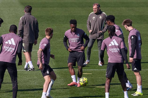 Real Madrid CF training session and press conference, PK, Pressekonferenz in Spain - 13 Mar 2026 Vinicius Junior (C) of Real Madrid CF seen in action during a training session at Ciudad Real Madrid, on the eve of the LaLiga EA Sports 2025 2026 week 28 football match between Real Madrid CF and Elche CF. Madrid Spain Copyright: xFedericoxTitonex xSOPAxImagesx FTITONE_023