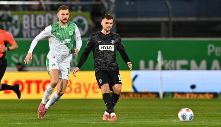 13.03.2026 - Fussball - Saison 2025 2026 - 2. Fussball - Bundesliga - 26. Spieltag: SpVgg Greuther Fürth ( Kleeblatt SGF ) - SV Elversberg SVE - Sportfoto Zink - xwoxzix - DFL regulations prohibit any use of photographs as image sequences and or quasi-video - only for editorial use - Dennis Srbeny (7, SpVgg Greuther Fürth ) Lukasz Poreba (8, SV Elversberg )