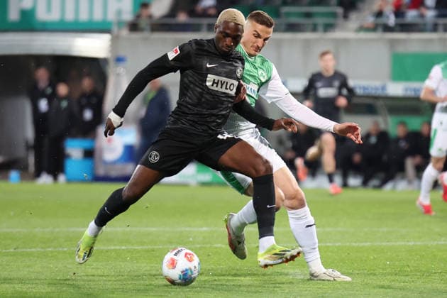 13.03.2026, xrekx, Fussball 2.Bundesliga, SpVgg Greuther Fuerth - SV Elversberg v.l. David Mokwa (SV 07 Elversberg) Philipp Ziereis (SpVgg Greuther Fuerth) Zweikampf, Aktion, action, battle for the ball (DFL DFB REGULATIONS PROHIBIT ANY USE OF PHOTOGRAPHS as IMAGE SEQUENCES and or QUASI-VIDEO) Fuerth