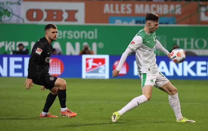 13.03.2026, Fussball, Herren, 2. Bundesliga, Saison 2025 2026, SpVgg Greuther Fürth - SV 07 Elversberg, Lukasz Poreba (SV 07 Elversberg) Branimir Hrgota (SpVgg Greuther Fürth) Fürth Sportpark Ronhof Thomas Sommer Bayern Deutschland (DEU)