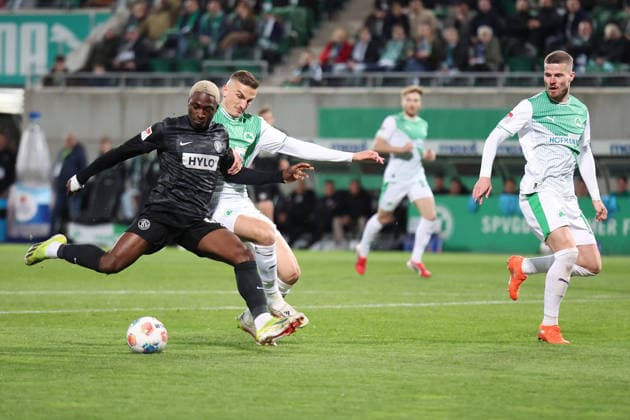 13.03.2026, xrekx, Fussball 2.Bundesliga, SpVgg Greuther Fuerth - SV Elversberg v.l. David Mokwa (SV 07 Elversberg) Philipp Ziereis (SpVgg Greuther Fuerth) Zweikampf, Aktion, action, battle for the ball Jan Elvedi (SpVgg Greuther Fuerth) (DFL DFB REGULATIONS PROHIBIT ANY USE OF PHOTOGRAPHS as IMAGE SEQUENCES and or QUASI-VIDEO) Fuerth